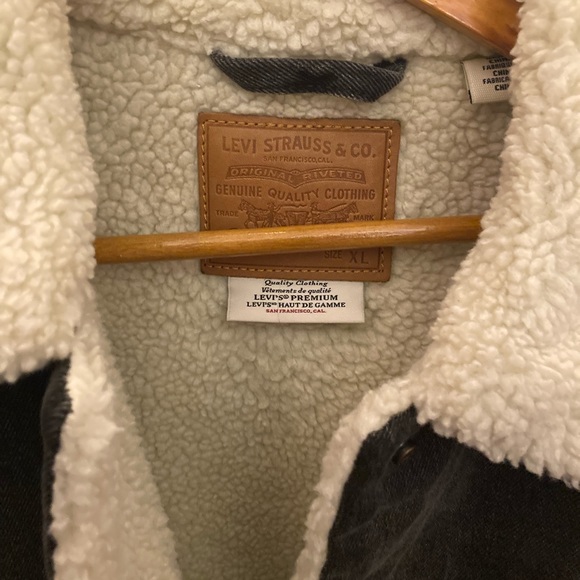 Levi’s Sherpa lined black denim jacket. Size XL. - Picture 2 of 4